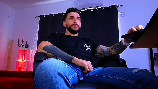 MightyAaron66 现场XXX聊天