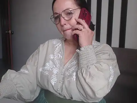 Alma44's Live XXX Chat