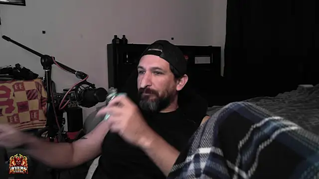 DevilPup75_ élő XXX-chatje