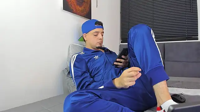 alejandro_calderon1 Adlı Modelin Canlı XXX Sohbeti