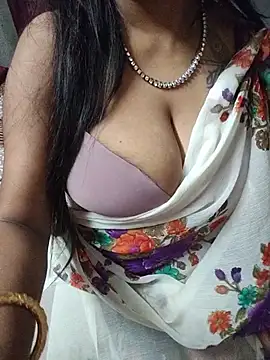 ratri893 Chat XXX in diretta