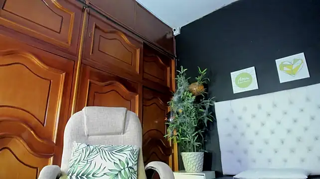 Sara_Tukson Chat XXX in diretta