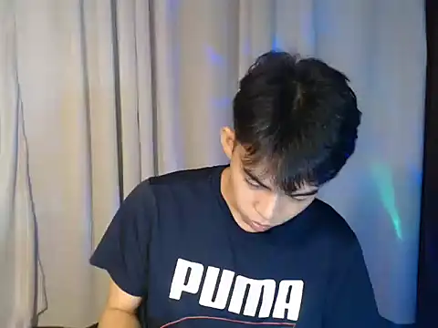 Urhotsilverboy's Live XXX Chat