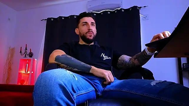 MightyAaron66 Adlı Modelin Canlı XXX Sohbeti