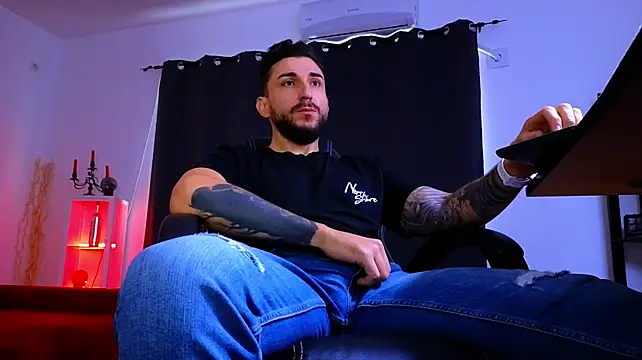 MightyAaron66 élő XXX-chatje
