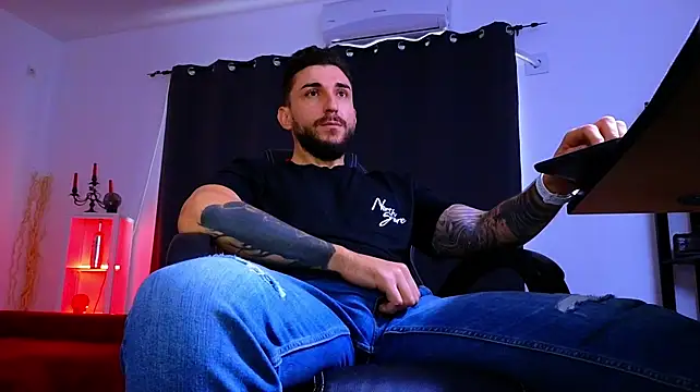MightyAaron66 লাইভ XXX চ্যাট