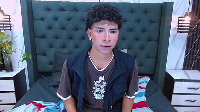 AlejandroCurls Chat XXX live