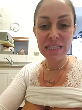 AmandaArt Chat XXX in diretta