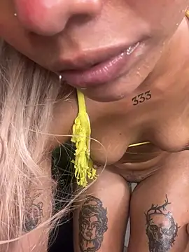 PinkyMoon Live XXX Chat