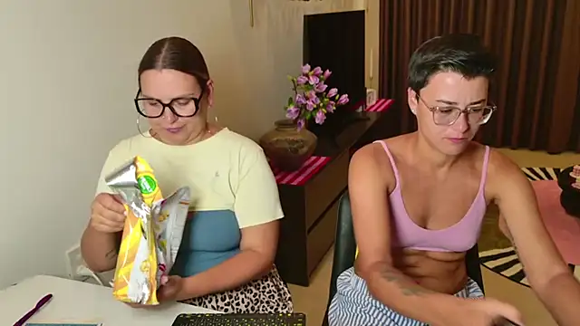Pertunjukan Kamera Web Sandra_Eva