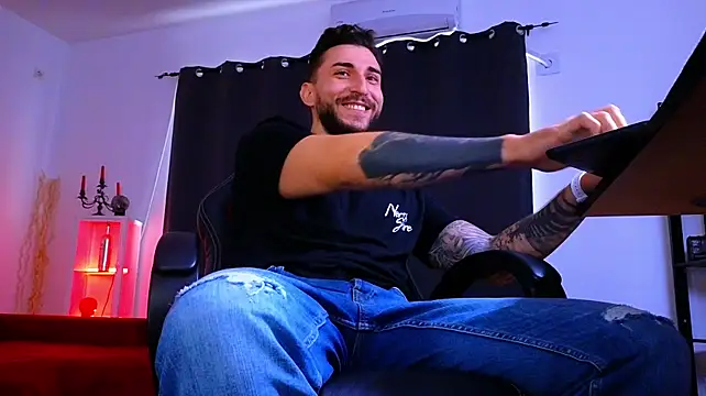 MightyAaron66 现场XXX聊天