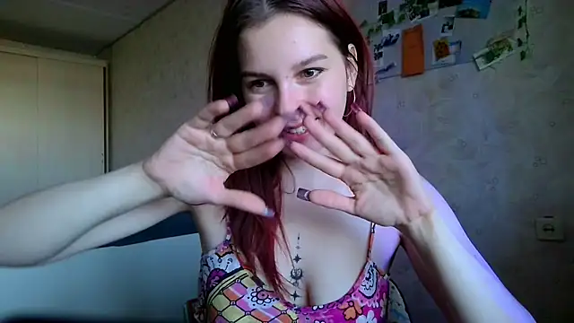 EvaShinee Chat XXX in diretta