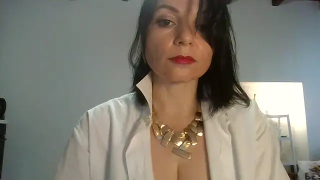 Cavirella's Live XXX Chat