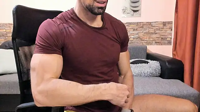 HotHunkTrainer XXX чат на живо