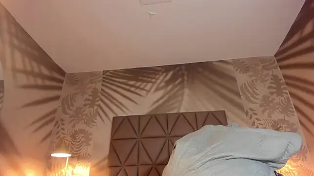 Yvonne_Collins Chat XXX in diretta