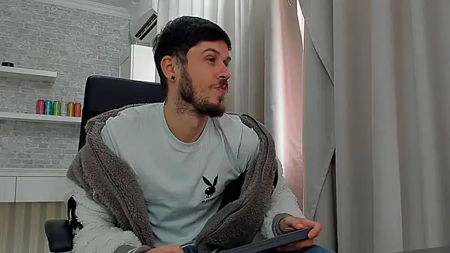 Онлайн чат XXX JonahShaw
