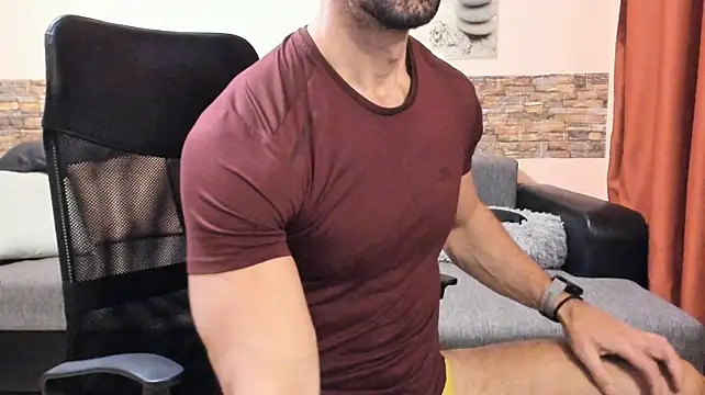 HotHunkTrainer – Naživo XXX chat