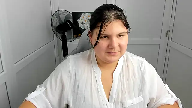 PhoenixFly's Live XXX Chat