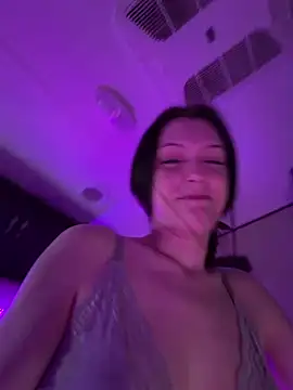 Lilactease Adlı Modelin Canlı XXX Sohbeti