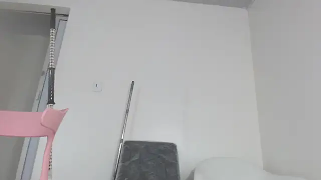 Kitty_Mifl Live XXX-chat