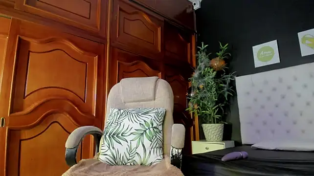 Sara_Tukson Adlı Modelin Canlı XXX Sohbeti