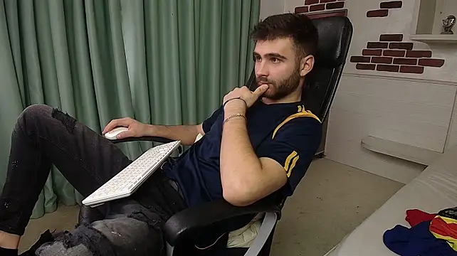 KyloEast live XXX chat