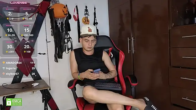 GoldenBoyDuo live XXX chat
