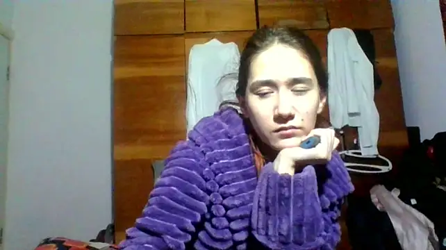 NickiKisinger live XXX chat
