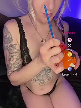 tattedxxxmami Adlı Modelin Canlı XXX Sohbeti