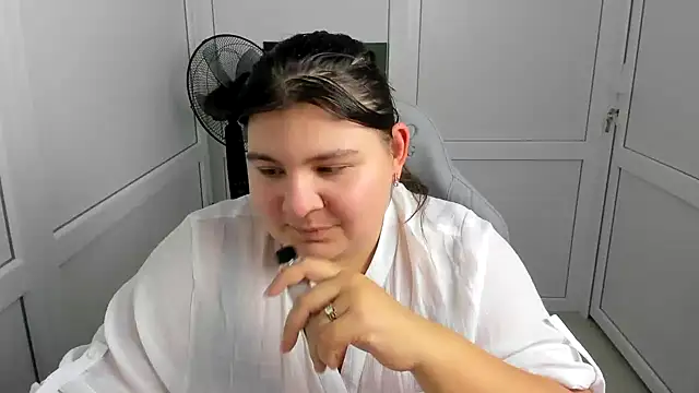 PhoenixFly Live XXX-chat