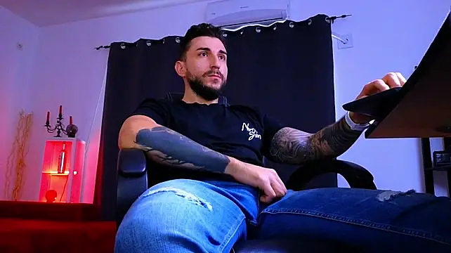 MightyAaron66 Live XXX-chat