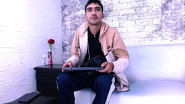 Czat XXX na żywo – Liam_crox