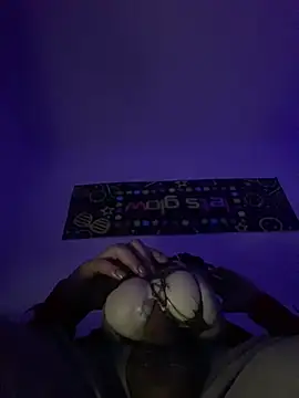 GusanoDelicioso লাইভ XXX চ্যাট
