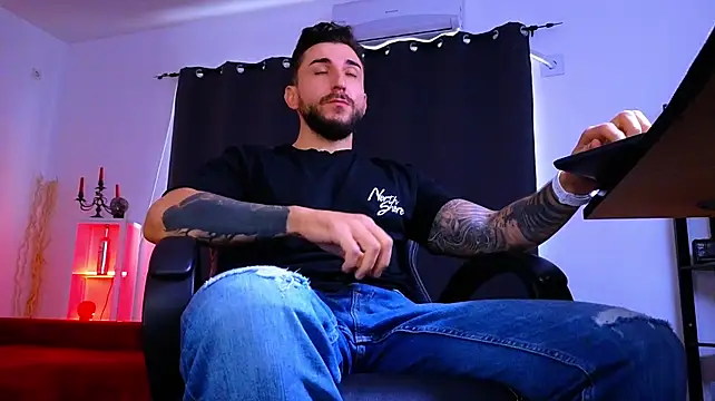 צ'אט XXX בשידור חי של MightyAaron66