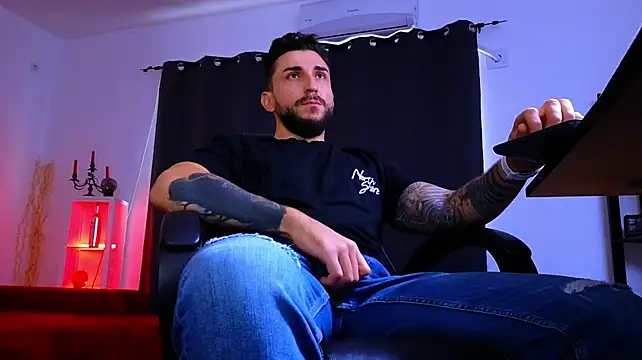 MightyAaron66 Live XXX-Chat