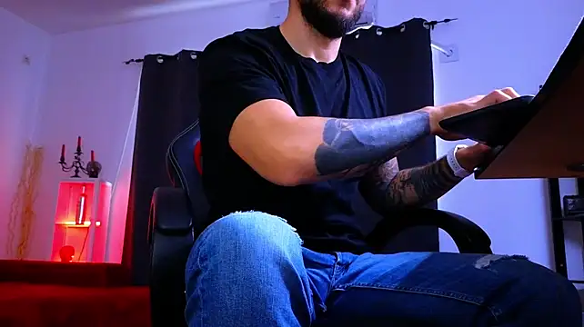 צ'אט XXX בשידור חי של MightyAaron66