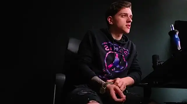 צ'אט XXX בשידור חי של FelixStarkk