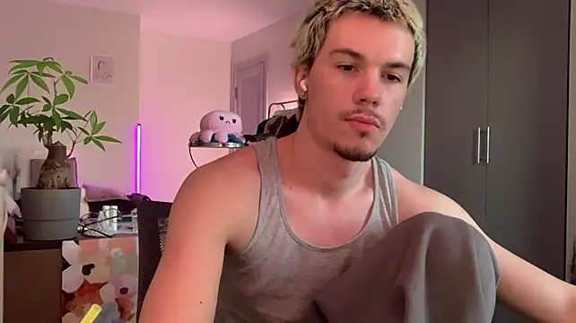 Jeremy1Scott XXX чат на живо