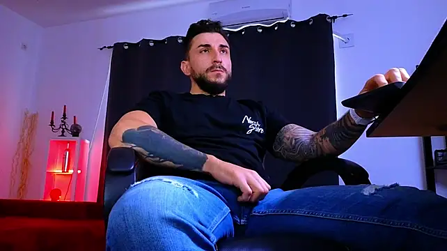 MightyAaron66 Show in webcam