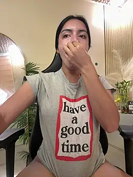 TS-SimplyTheBest Adlı Modelin Canlı XXX Sohbeti
