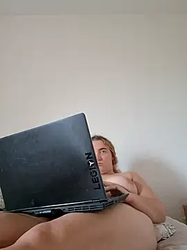 xHotLola live XXX chat