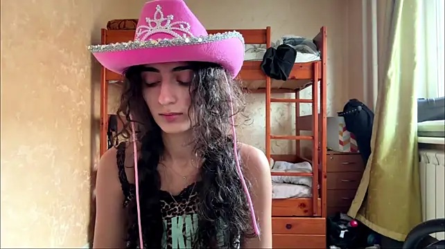 ShantiLeavitt Adlı Modelin Canlı XXX Sohbeti