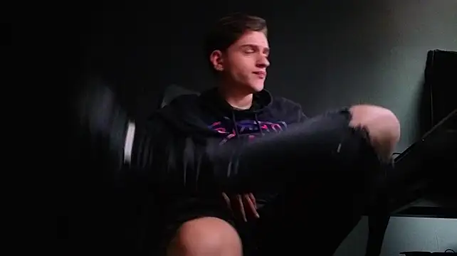 FelixStarkk Adlı Modelin Canlı XXX Sohbeti