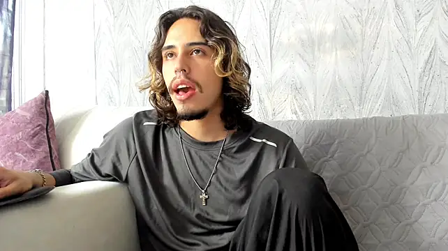 Edward_51 Live XXX-chat