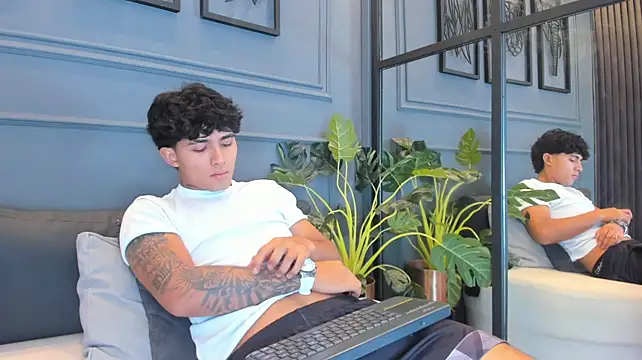 Chat +18 de Ruslan_marcel ao vivo