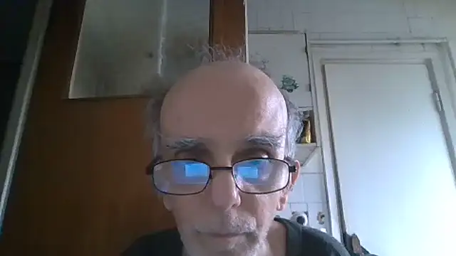 mariusica1@xh live XXX chat