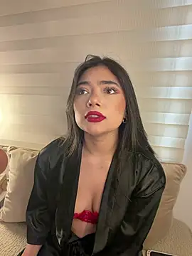 Sara_rousse10 Adlı Modelin Canlı XXX Sohbeti