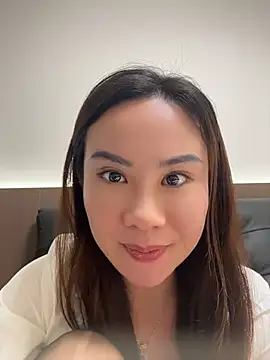 Yioyio-666's Live XXX Chat