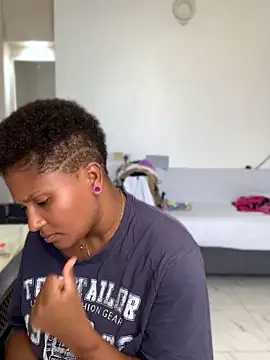 madelltheebony's Live XXX Chat