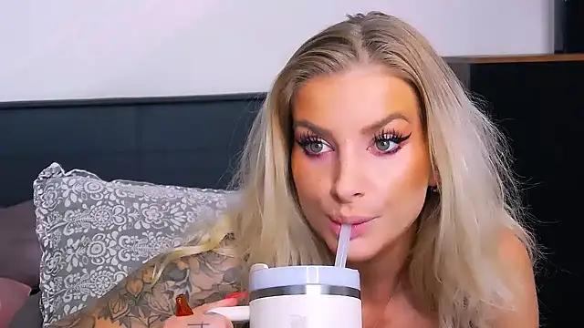 XXX chat uživo modela Lia_Benini